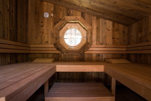 Outdoor sauna on terrace - Royal Suite St Anton