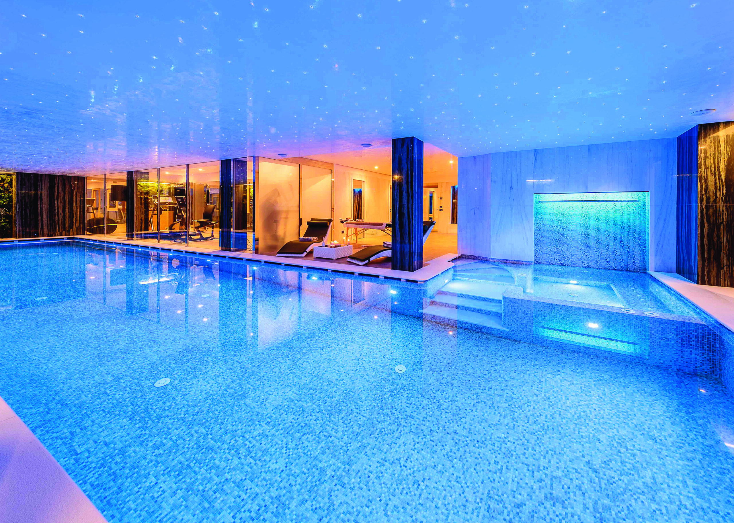 14 – Pool and wellness area Chalet Dolce Vita indoor swimming pool