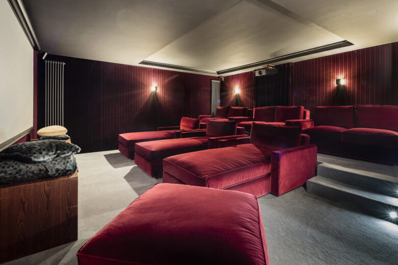 Chalet la Perle cinema room