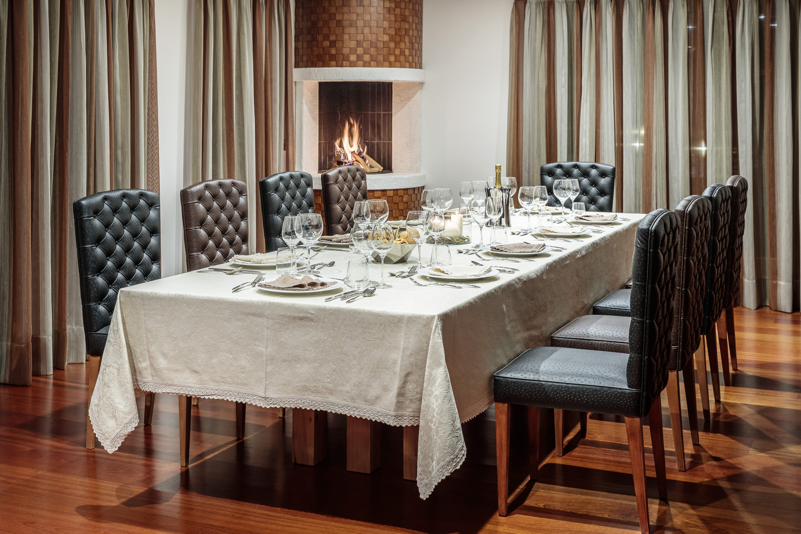 20 – Dining Room with fireplace Chalet Dolce Vita dining room