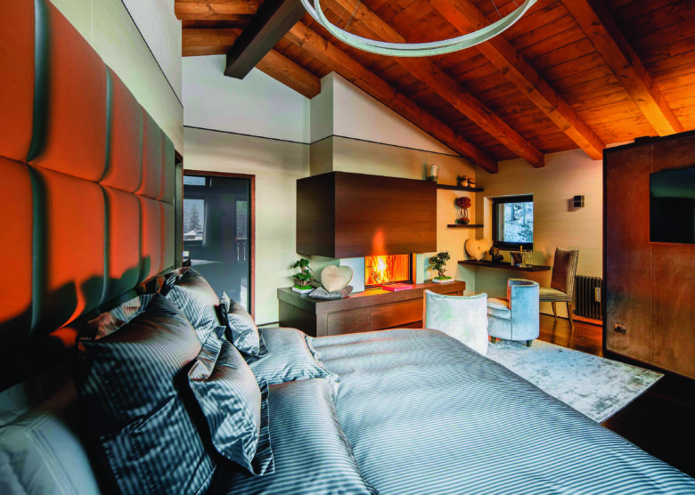 Chalet la Perle master bedroom