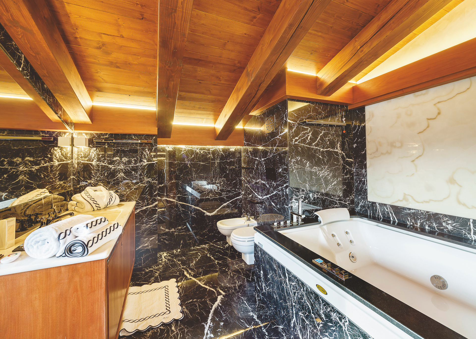 25 – Master suite women_s bathroom Chalet Dolce Vita master suite bathroom