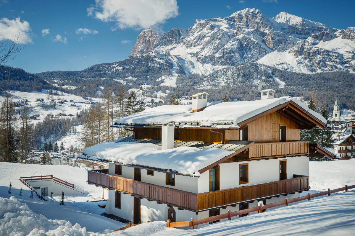 Chalet la Perle Exterior in the snow