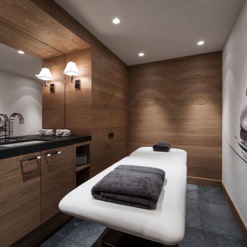 Chalet Le Grenier Meribel Spa_massage room