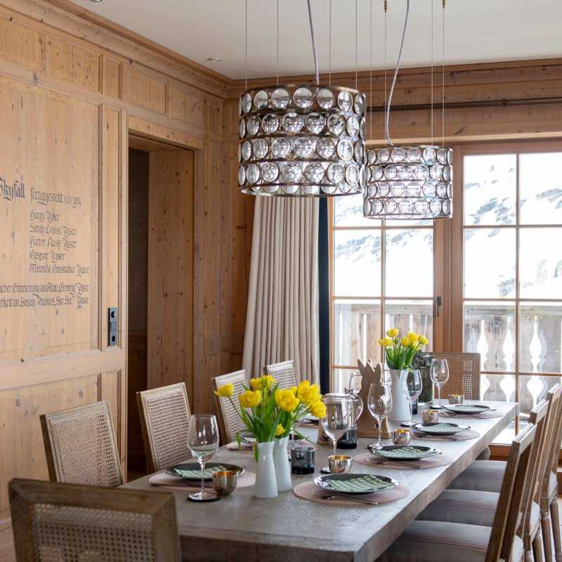 Dining room with binoculars - Chalet Skyfall